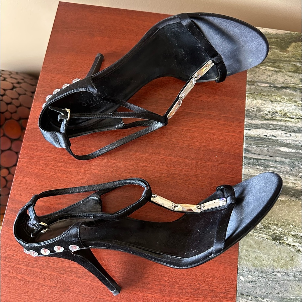 GUCCI Heels Size 8 1/2 B.Heel 3.5”. Upper and insole Satin, Leather sole.